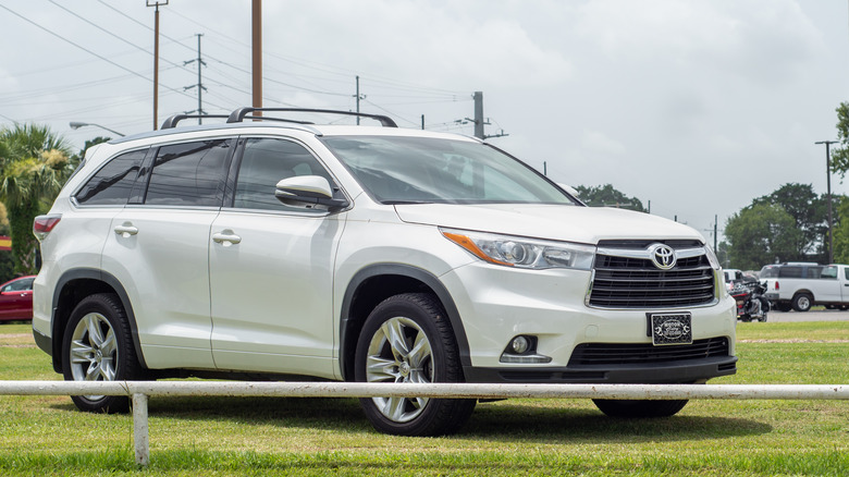 A used white 2015 Toyota Highlander