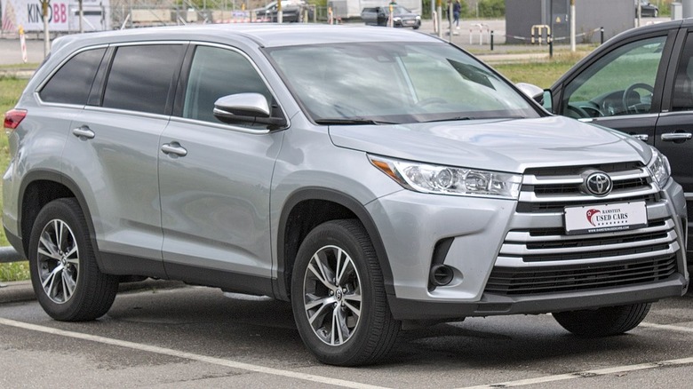 2016 Toyota Highlander parked