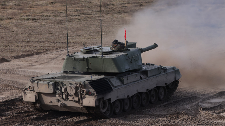 Ukranian Leopard 1A5 firing cannon