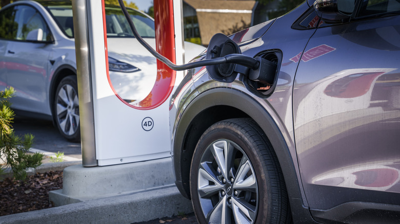 Chevy Bolt EV uses Tesla charger