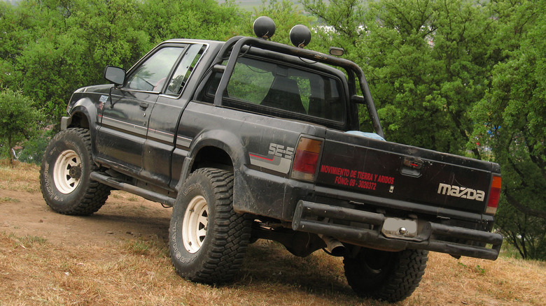 Mazda B-2000 4wd truck