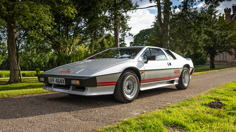 Lotus Esprit Turbo front 3/4 view