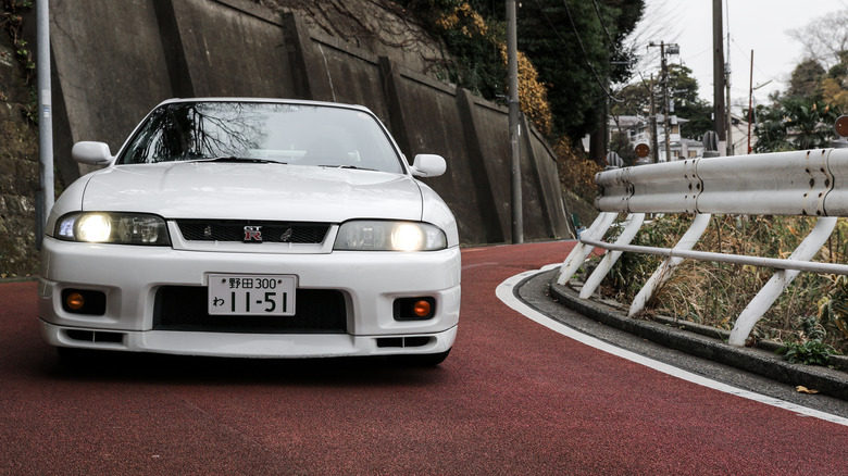 Nissan R33 Skyline GT-R front closeup