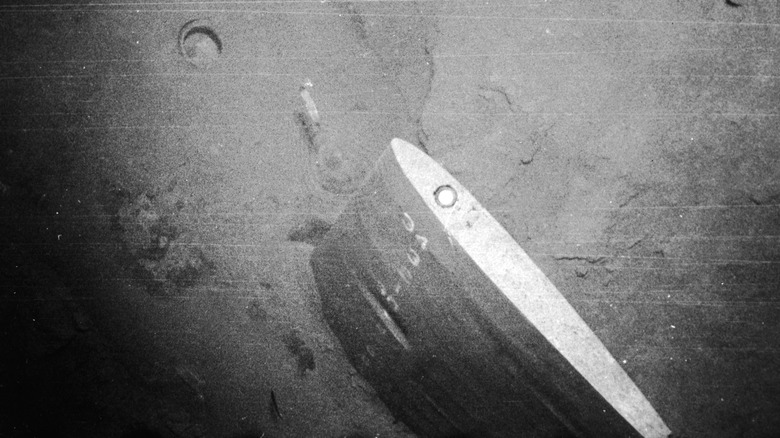 Photograph of sunken USS Thresher portion