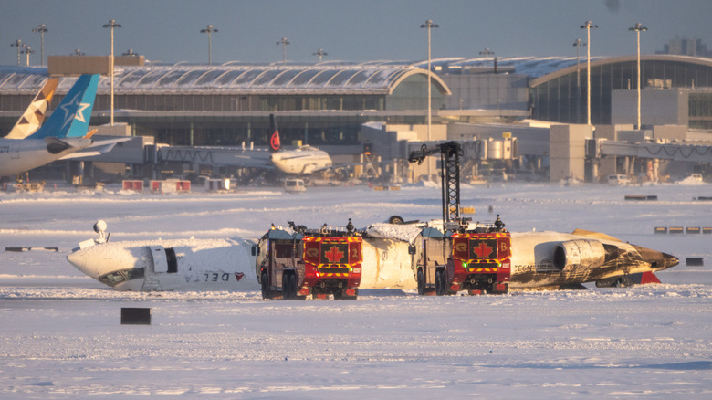 Delta CRJ-900 upside down on runway