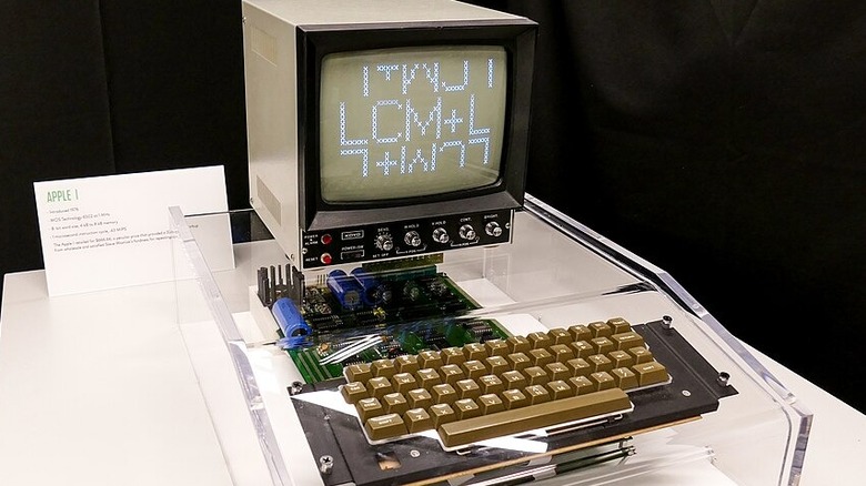 An Apple 1 on display