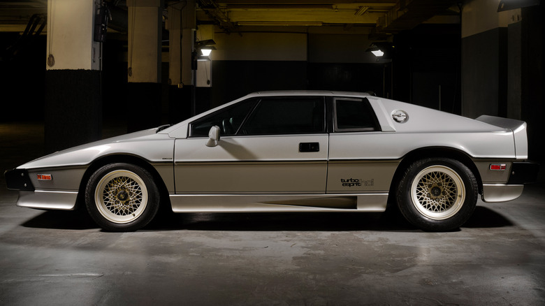 Lotus Esprit V8