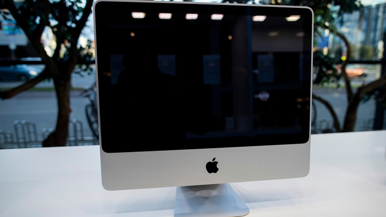 2007 aluminum iMac on display