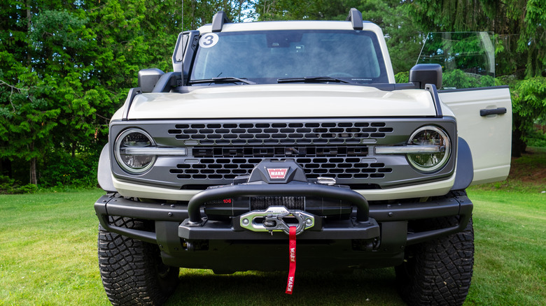 2022 Ford Bronco Everglades front end with Warn winch