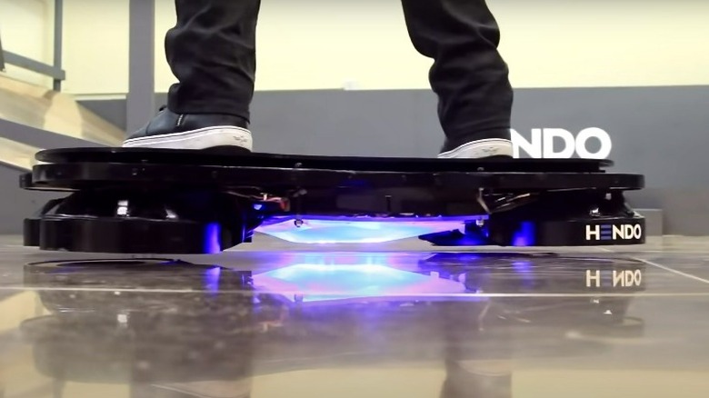 Hendo Hoverboard an inch off the surface