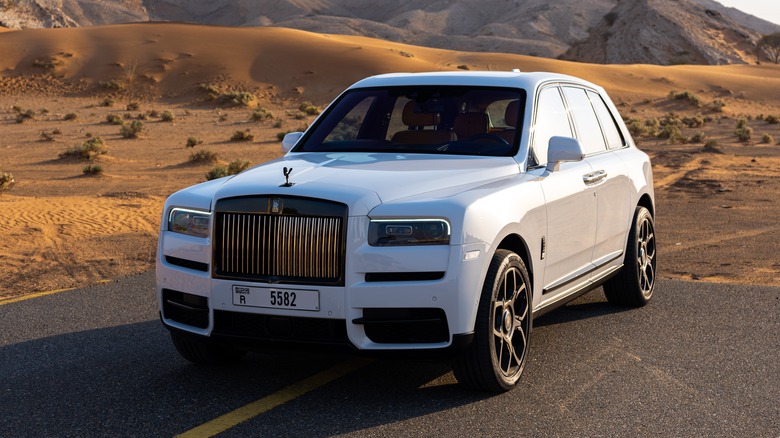 Rolls-Royce Cullinan in the desert