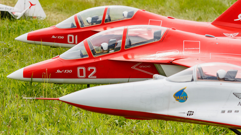 mig-29 yak-130 russian fighter trainer planes