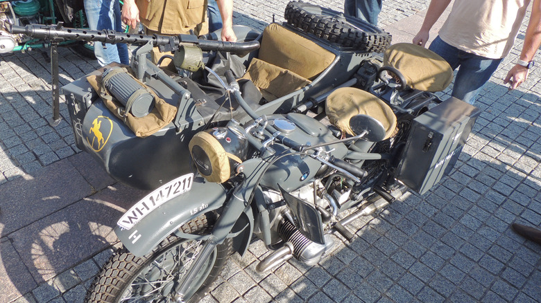 BMW R75 with mounted gun