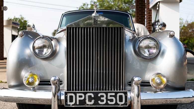 A classic Rolls-Royce with a Pantheon front grille.