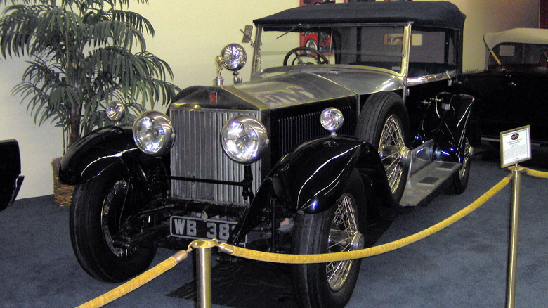 A 1927 Rolls-Royce Phantom I Windover Tourer on display.