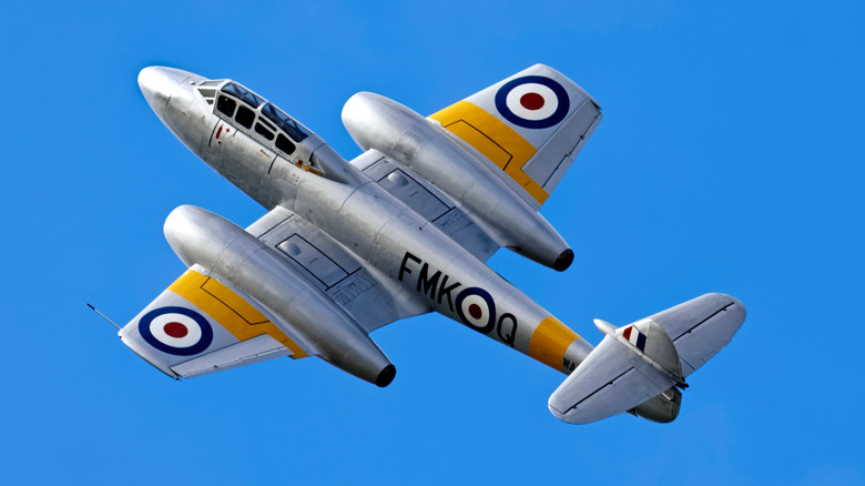 gloster meteor in flight