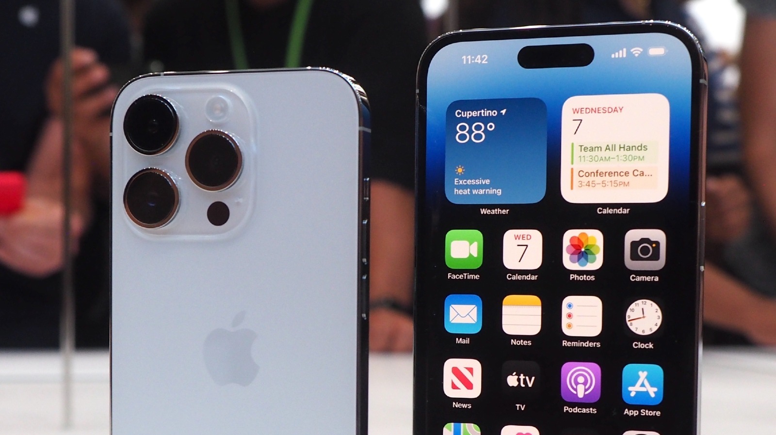 The IPhone 14 Pro Takes A Step Back In Close Up Focus