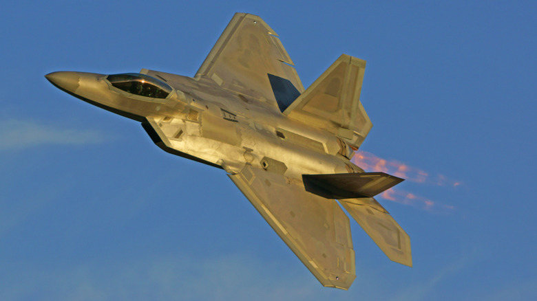 F-22 Raptor flying at the 2015 Planes of Fame Air Show in California