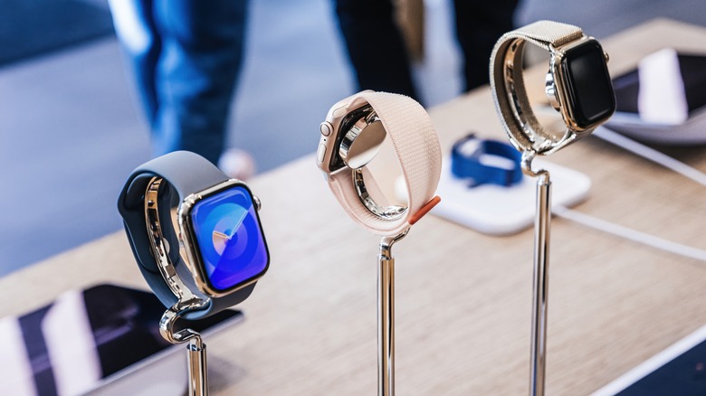 apple watch store display