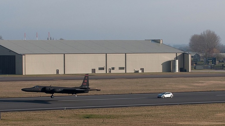 Retro pic of U-2 chase car behind plane