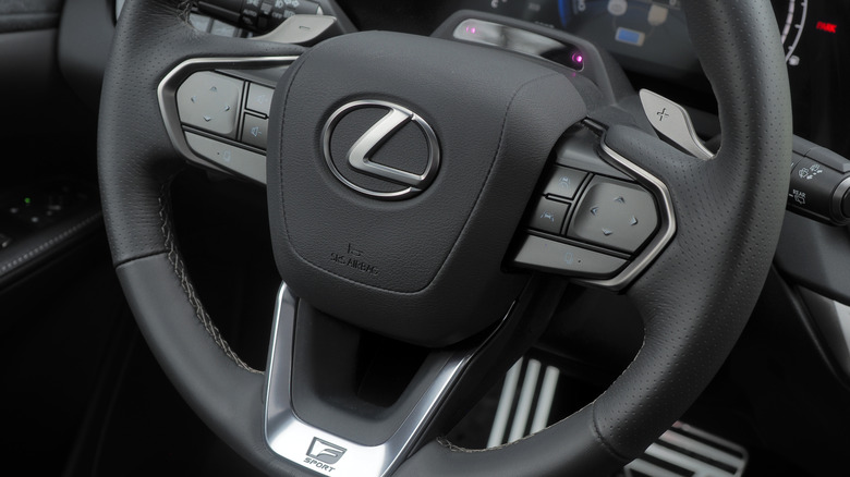 Lexus RX 500h F SPORT Performance steering wheel detail