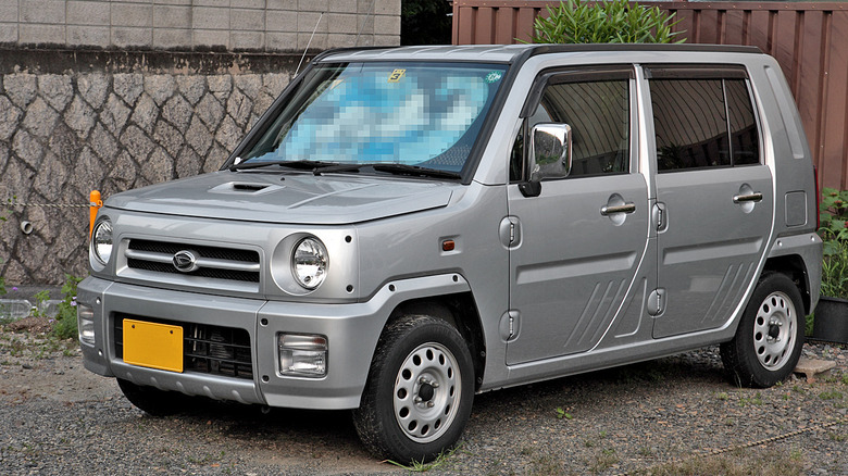 Daihatsu Naked in grey