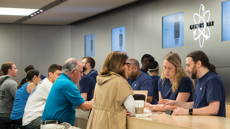 Apple Store Genius Bar