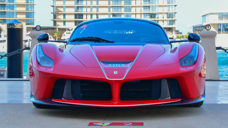 Ferrari LaFerrari Aperta centered