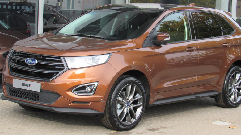 Brown 2017 Ford Edge parked outside a dealership