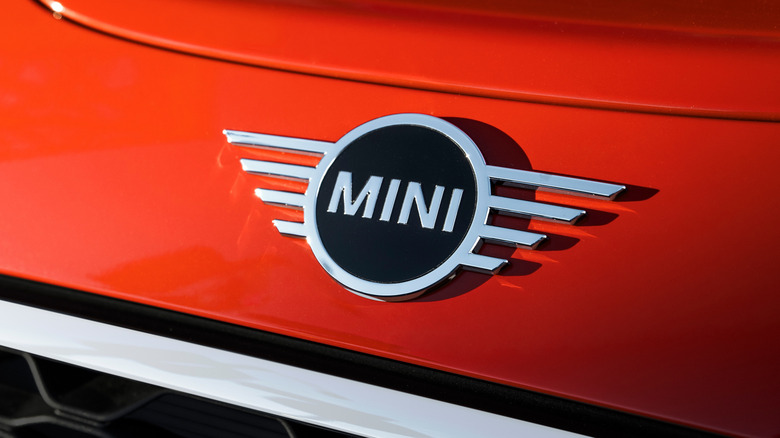 Mini emblem on the hood of a 2019 Mini Cooper