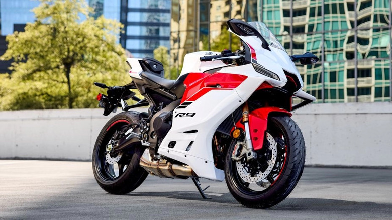 Yamaha R9 Red and White