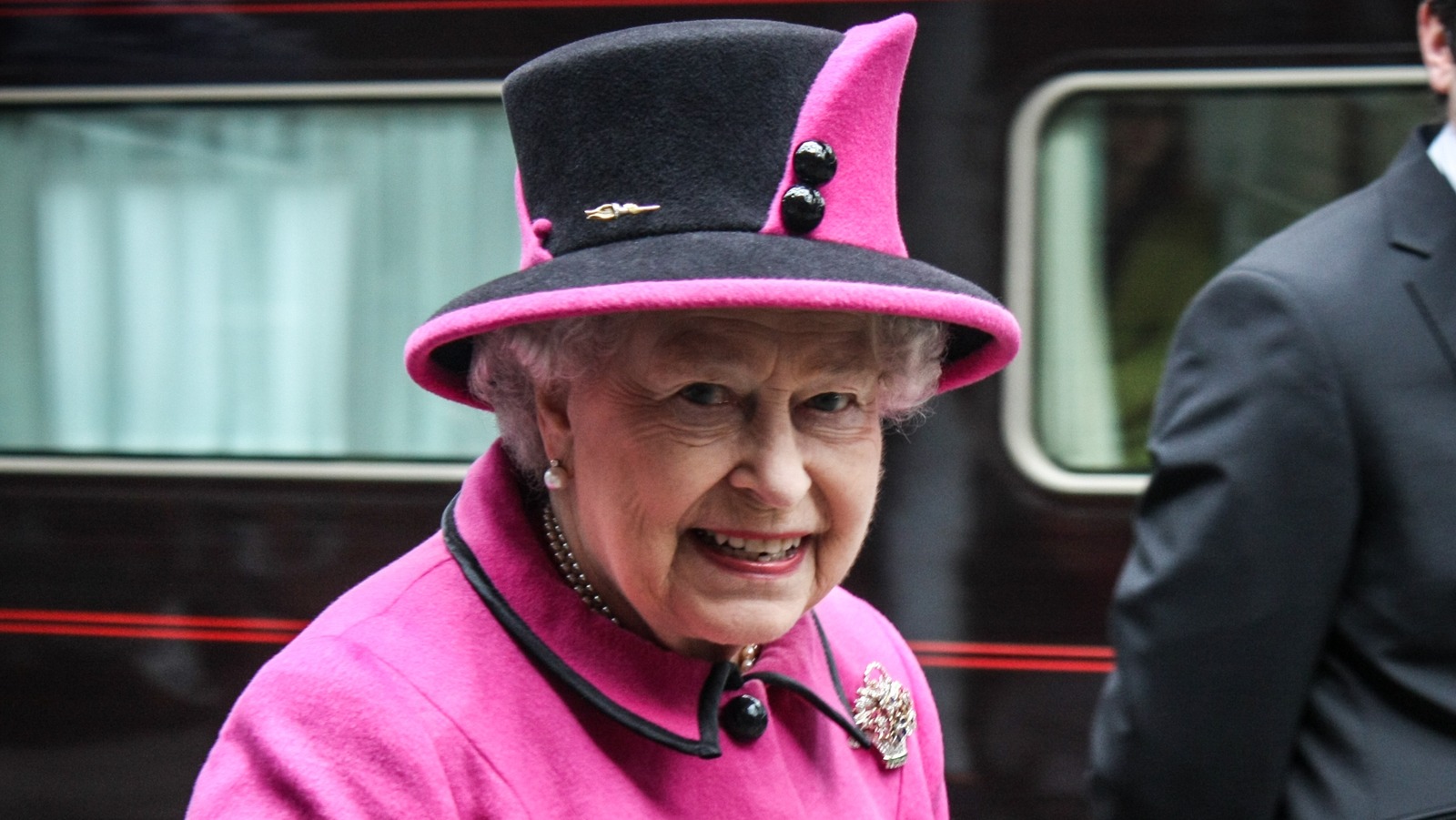 the-queen-helped-design-this-unique-hearse-for-her-final-trip-to-buckingham-palace