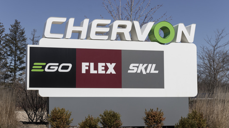 Skil logo on Chevron sign