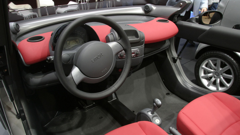 Smart Crossblade red and black interior