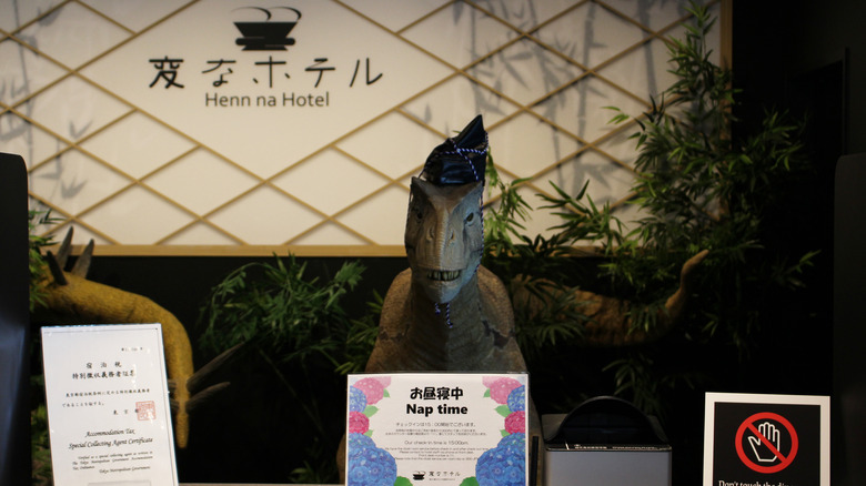 robot dinosaurs at henn na hotel