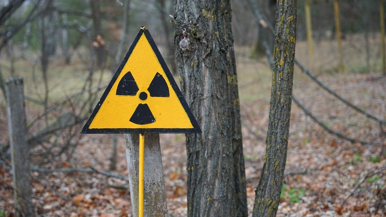 radioactive warning sign