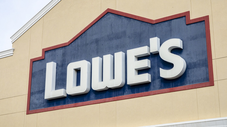 A Lowe's sign