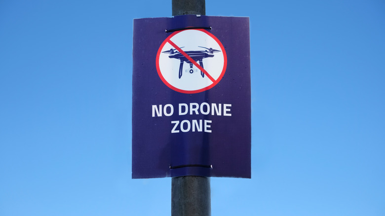 No drone flying zone sign