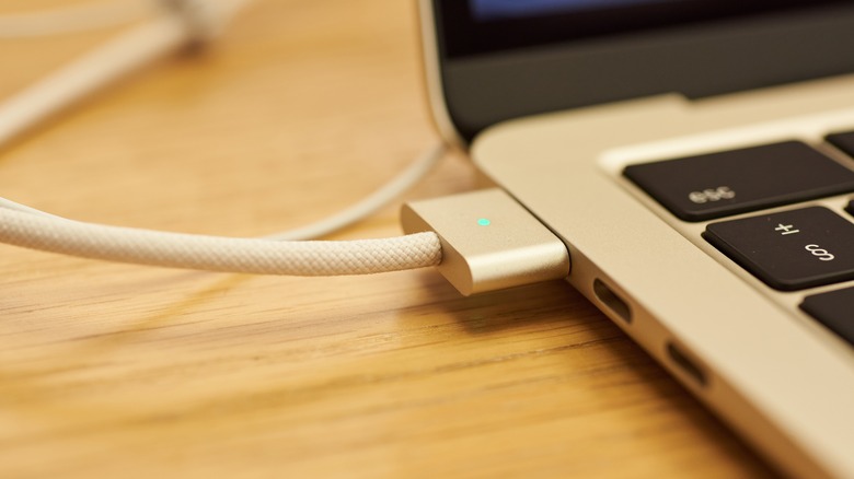 MacBook Air magsafe charger