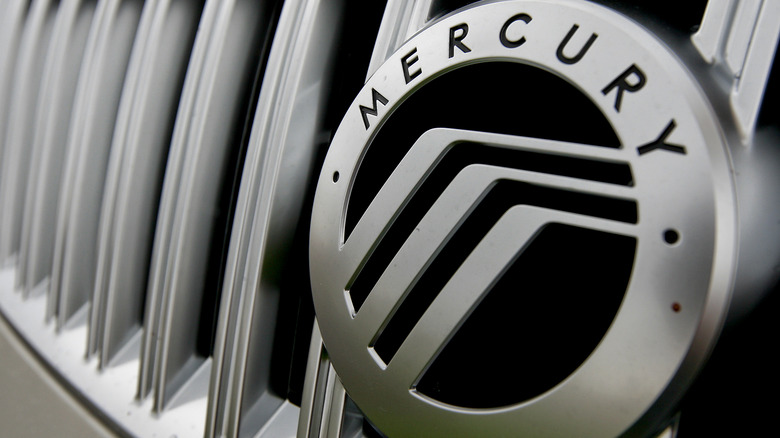 Mercury logo closeup on grille