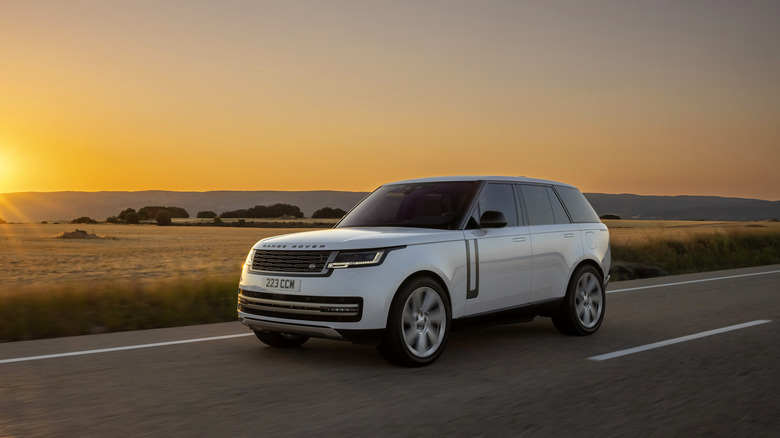 An L405 Range Rover on the move in the sunset, front 3/4 view