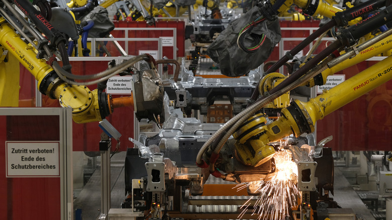 Robot spot welders