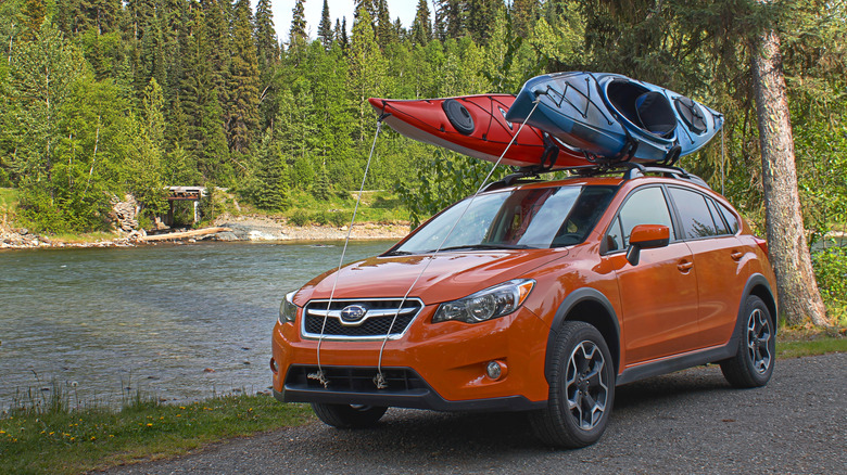 car with kayaks