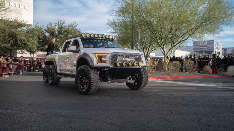 Hennessey Velociraptor 6x6