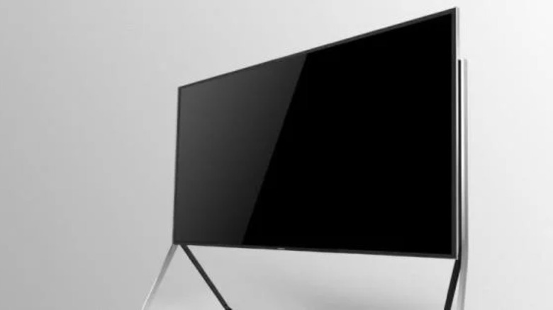 Bendable UHD TV