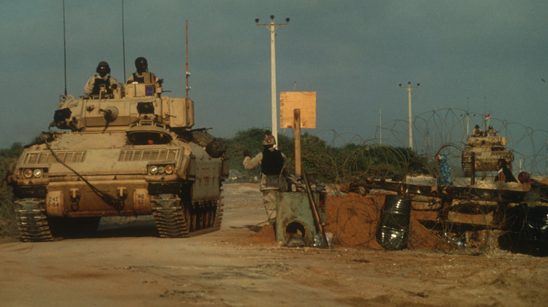 tank patrol Mogadishu 1993