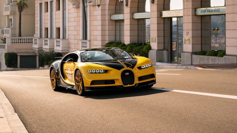 Yellow and black Bugatti Veyron