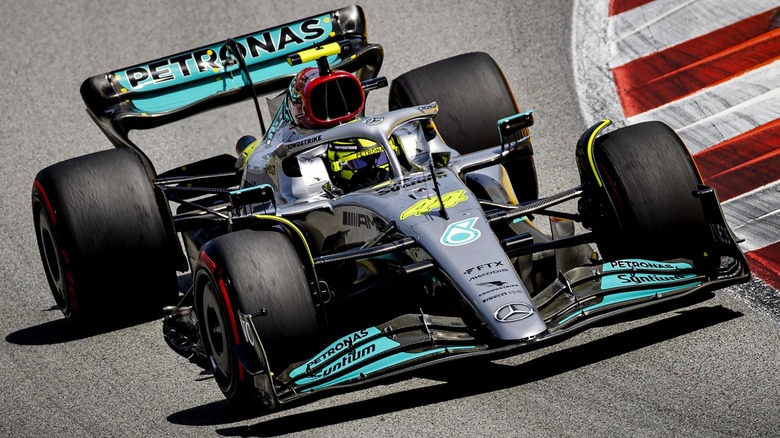 Mercedes reveals Lewis Hamilton's 2022 F1 car - ESPN