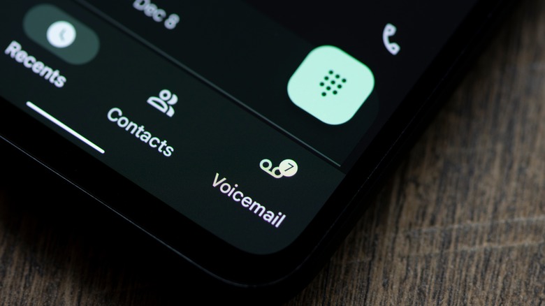 Image of voicemail icon on phone