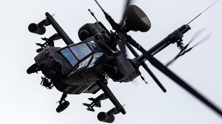 AH-64 Apache flying